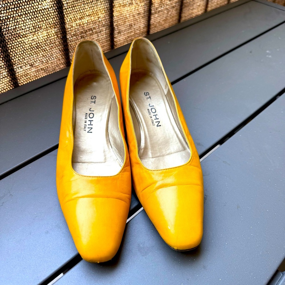 St. John Women’s Square Toe Golden Yellow‎ Short kitten block heel Heel charm 8